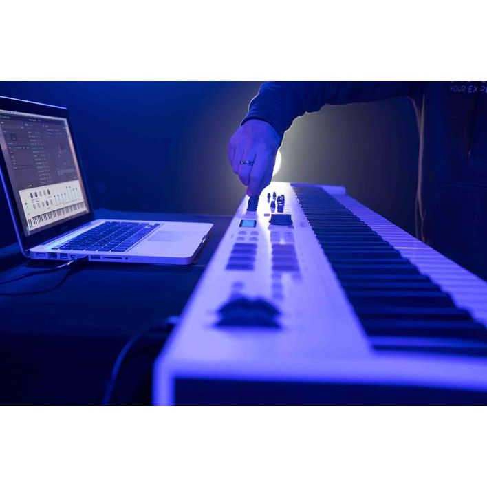 KeyLab Essential 88 by Arturia | MIDI keyboard, 88 Keys, Light-Weight Master Controller