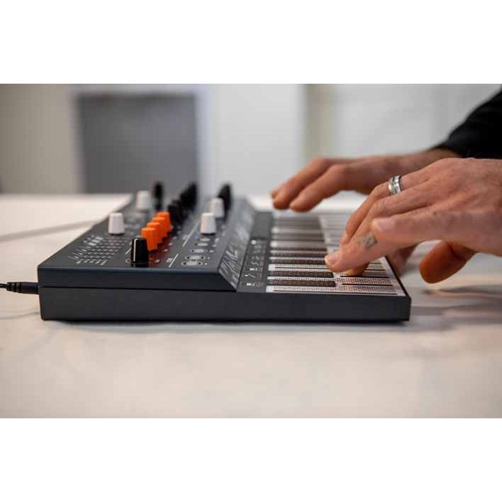 MicroFreak by Arturia | Hybrid Synth, with included software