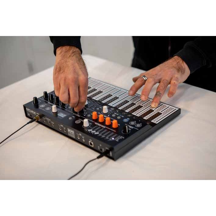 MicroFreak by Arturia | Hybrid Synth, with included software